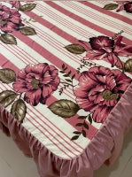 Colcha de cama estampada com babado